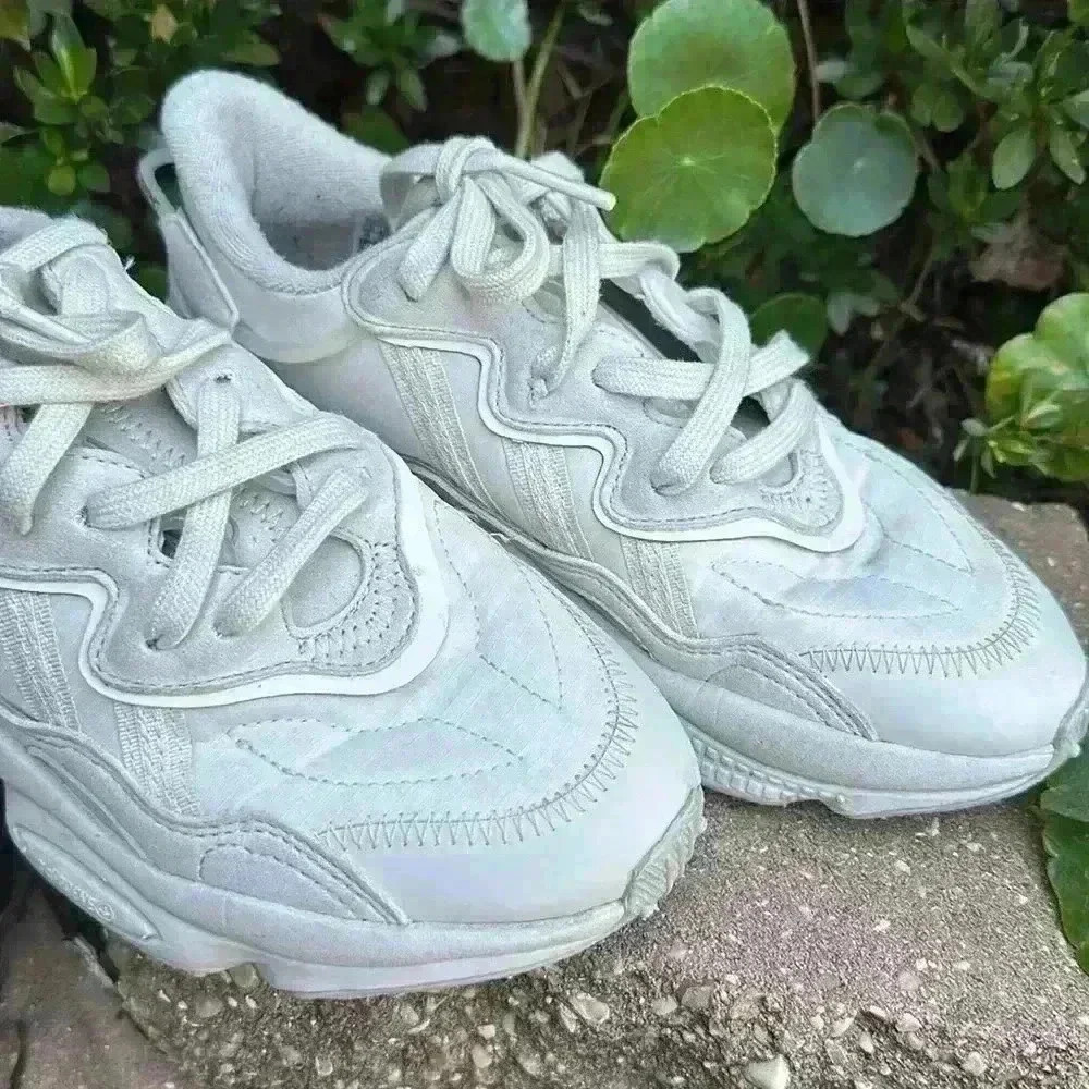 adidas Ozweego Bliss Off White youth size 4 - Picture 3 of 16